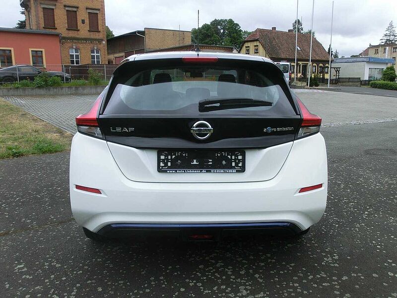 Nissan Leaf 40kWh MY19 Klima Navi Wärmepumpe SHZ Android Apple